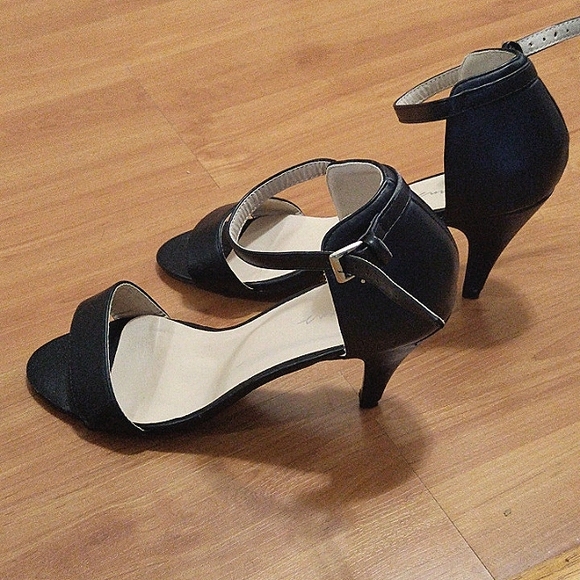 Reitmans 2" heels - Picture 3 of 4
